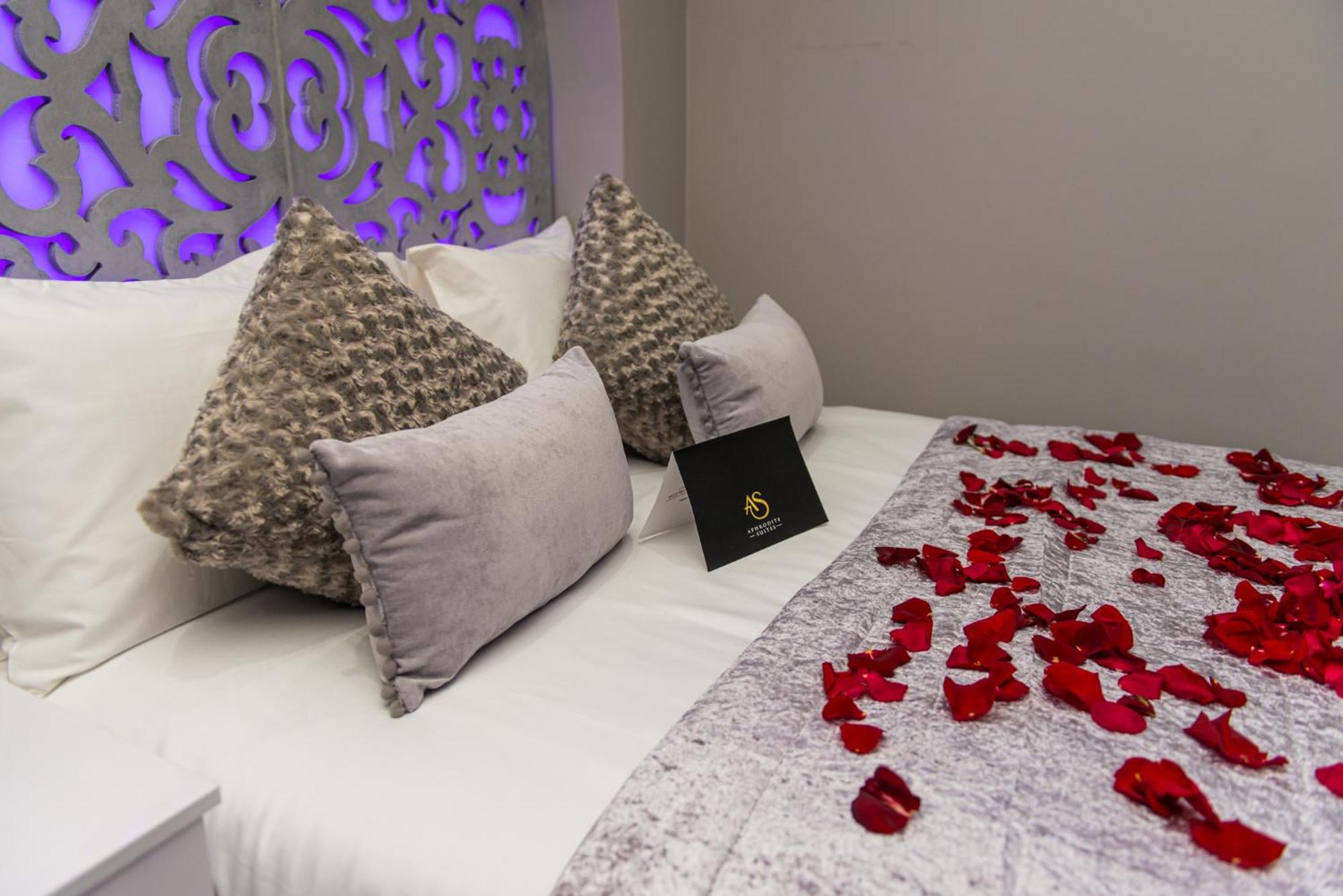 Aphrodite Suites Huddersfield Exterior foto
