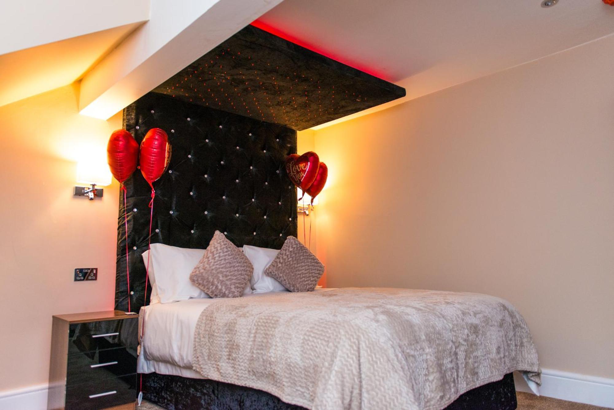Aphrodite Suites Huddersfield Exterior foto
